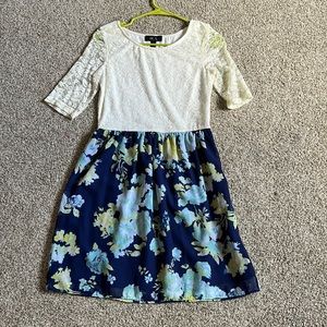 Women’s flower and lace dress